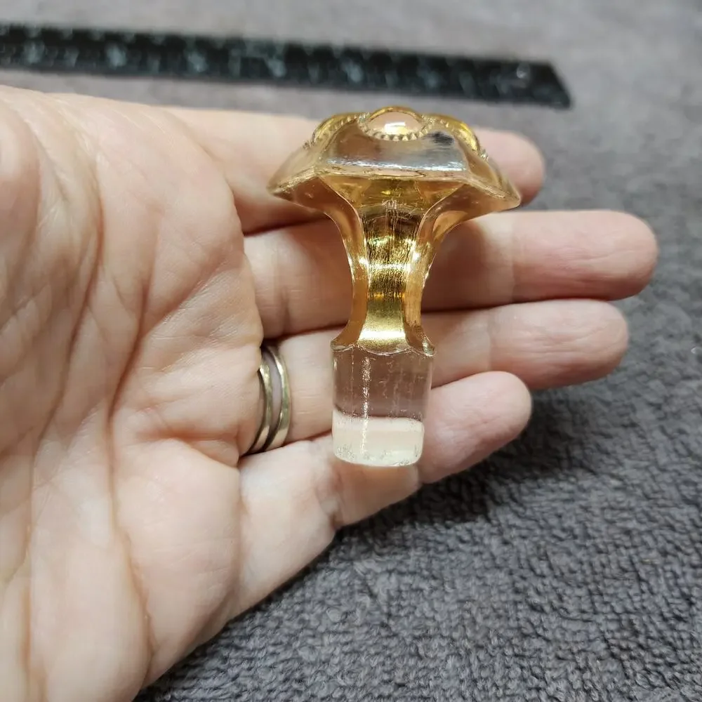 Vintage Genie Glass Decanter Bottlestopper flower design on top N